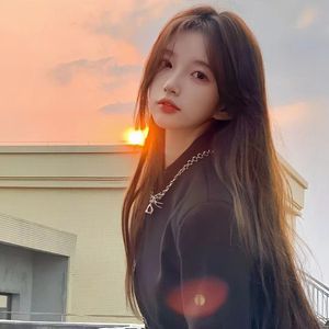 关晓彤玩弄奶头
